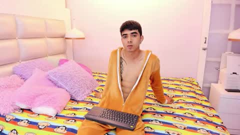 hottiie_guy online show from 10/06/25, 06:49