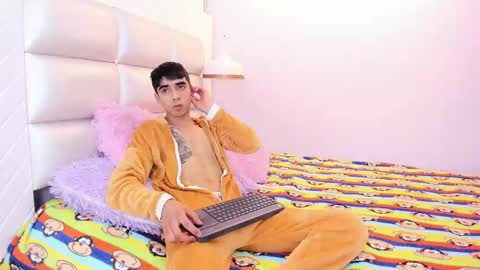 hottiie_guy online show from 10/08/25, 06:05