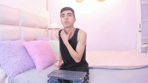 hottiie_guy online show from 10/18/25, 12:06