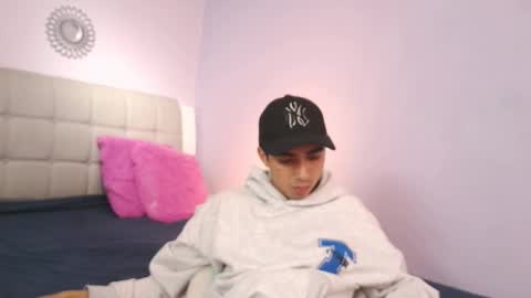 hottiie_guy online show from 11/04/25, 06:07