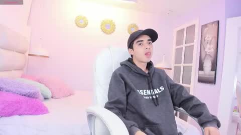 hottiie_guy online show from 11/12/25, 12:16