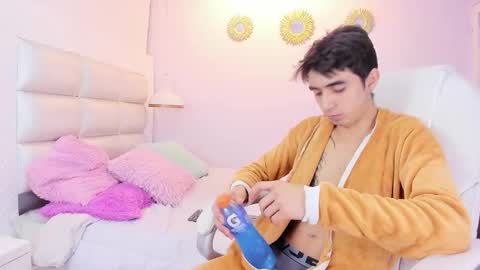 hottiie_guy online show from 11/14/25, 06:06
