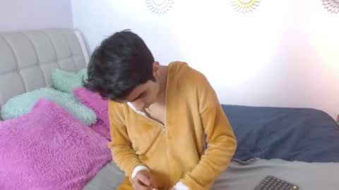 hottiie_guy online show from 11/15/25, 06:04