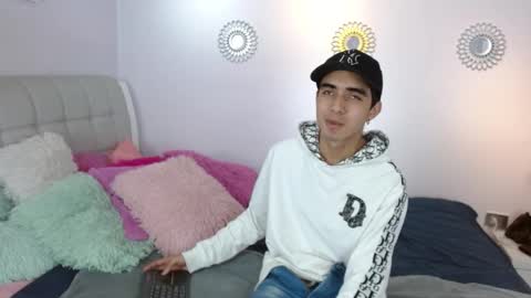 hottiie_guy online show from 11/28/25, 06:10