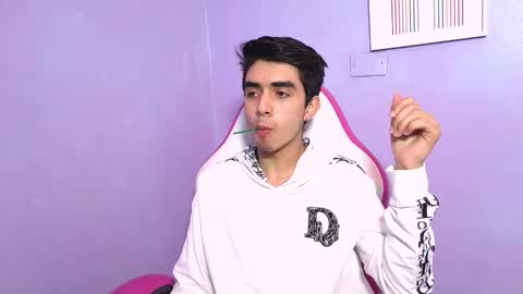 hottiie_guy online show from 12/03/25, 06:28