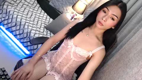 Snapshot of hottmolly100403 chatting on 03/09/26, 05:22 SCARLET online show from 03/09/26, 05:22