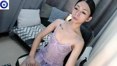 Snapshot of hottmolly100403 chatting on 04/23/26, 02:24 SCARLET online show from 04/23/26, 02:24