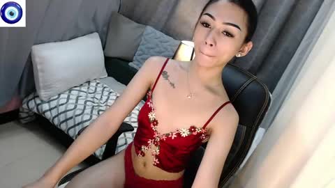 Snapshot of hottmolly100403 chatting on 04/27/26, 04:10 SCARLET online show from 04/27/26, 04:10