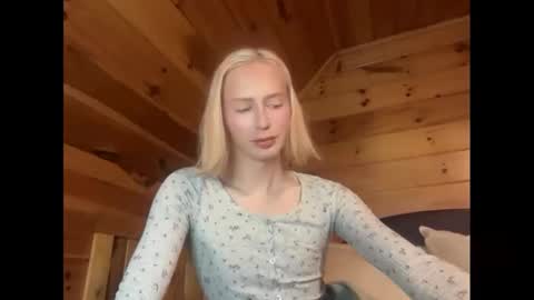 HotTransGirlie online show from 11/18/25, 09:25