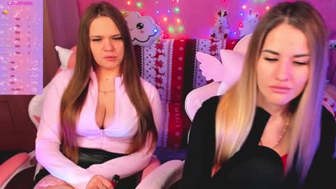 Snapshot of hotty_girls_here chatting on 01/19/25, 06:09 Ivanna and Jessica online show from 01/19/25, 06:09