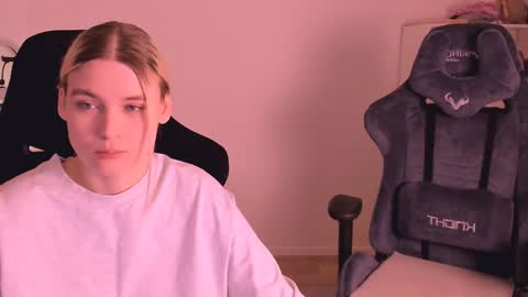 Nessie and Jessie online show from 01/03/25, 02:30