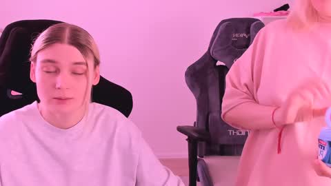 Nessie and Jessie online show from 01/04/25, 12:38