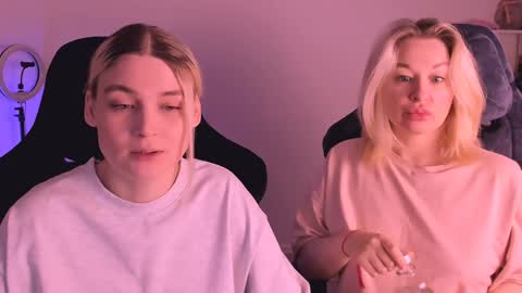 Nessie and Jessie online show from 01/05/25, 03:23