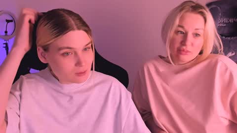 Nessie and Jessie online show from 01/06/25, 02:04