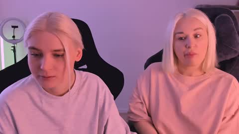 Nessie and Jessie online show from 01/21/25, 11:24