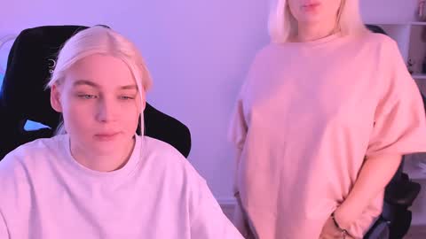 Nessie and Jessie online show from 01/23/25, 09:39