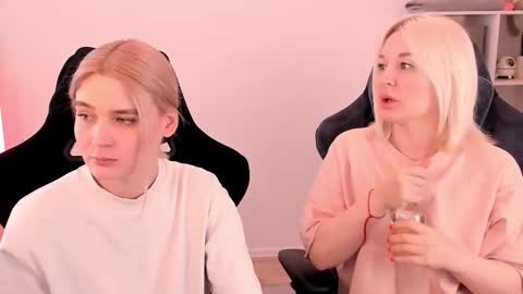 Nessie and Jessie online show from 03/06/25, 10:52