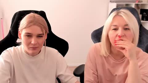 Nessie and Jessie online show from 03/07/25, 02:01