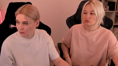 Nessie and Jessie online show from 03/08/25, 02:30