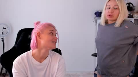 Nessie and Jessie online show from 09/25/25, 10:30