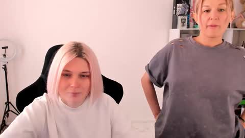 Nessie and Jessie online show from 10/31/25, 11:33