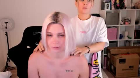 Nessie and Jessie online show from 11/02/25, 04:53