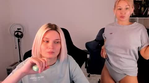 Nessie and Jessie online show from 11/28/25, 10:51