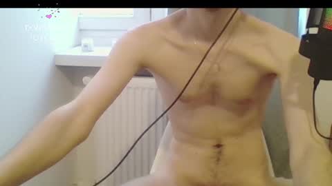 Snapshot of houdenni chatting on 02/06/25, 02:26 twinkie online show from 02/06/25, 02:26