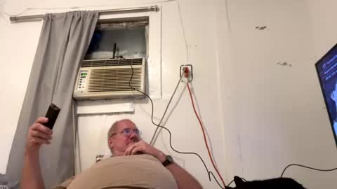 Snapshot of houseflipper chatting on 07/21/26, 12:35 houseflipper online show from 07/21/26, 12:35