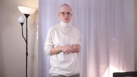 Snapshot of howdy_baldy chatting on 10/27/25, 06:06 Eva online show from 10/27/25, 06:06