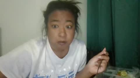 Snapshot of howdykannapat chatting on 11/17/25, 12:55 NIDA online show from 11/17/25, 12:55