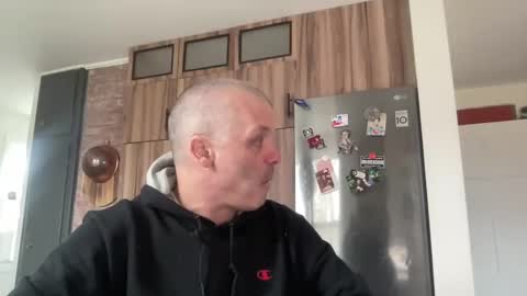 Snapshot of howlingatnothing chatting on 12/17/24, 05:36 howlingatnothing online show from 12/17/24, 05:36