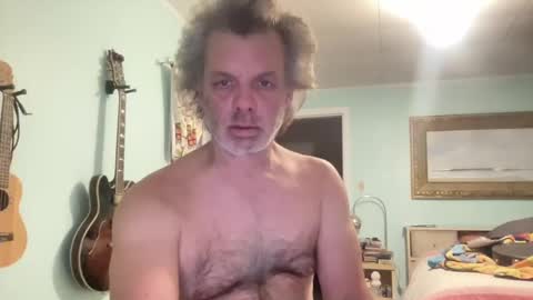 Snapshot of howlingatnothing chatting on 09/30/25, 02:38 howlingatnothing online show from 09/30/25, 02:38