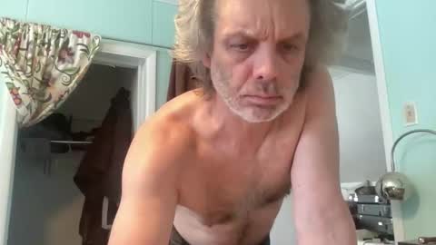 Snapshot of howlingatnothing chatting on 12/16/25, 07:19 howlingatnothing online show from 12/16/25, 07:19