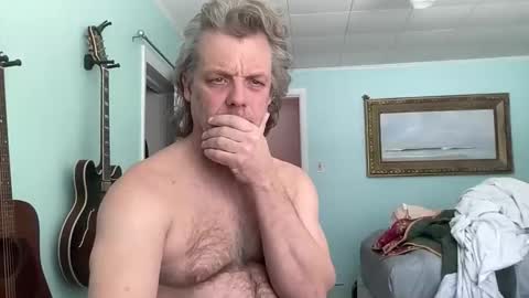 Snapshot of howlingatnothing chatting on 02/17/26, 05:08 howlingatnothing online show from 02/17/26, 05:08