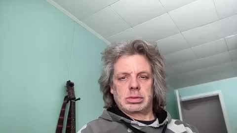 Snapshot of howlingatnothing chatting on 02/18/26, 06:59 howlingatnothing online show from 02/18/26, 06:59