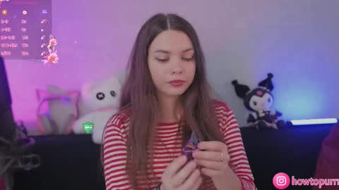 Snapshot of howtomeow chatting on 09/09/25, 01:21 Mia online show from 09/09/25, 01:21