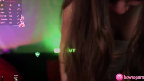 Snapshot of howtomeow chatting on 09/15/25, 05:13 Mia online show from 09/15/25, 05:13