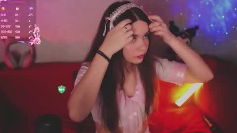 Snapshot of howtomeow chatting on 10/06/25, 05:21 Mia online show from 10/06/25, 05:21