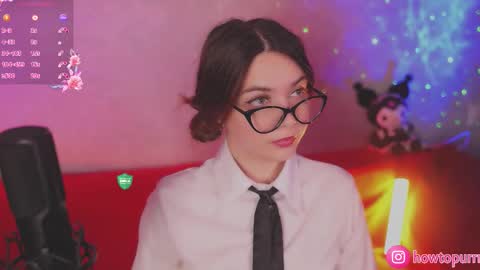 Snapshot of howtomeow chatting on 10/10/25, 05:01 Mia online show from 10/10/25, 05:01