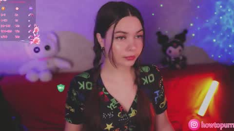 Snapshot of howtomeow chatting on 10/17/25, 04:42 Mia online show from 10/17/25, 04:42