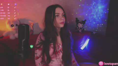 Snapshot of howtomeow chatting on 11/09/25, 05:11 Mia online show from 11/09/25, 05:11