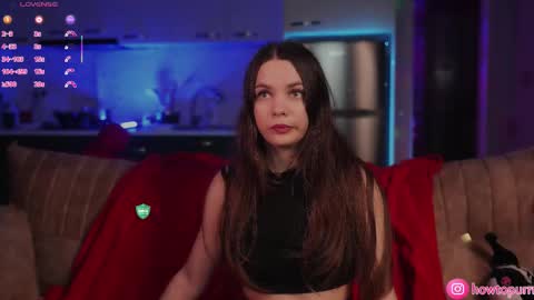 Snapshot of howtomeow chatting on 11/16/25, 05:29 Mia online show from 11/16/25, 05:29