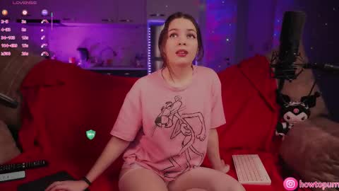 Snapshot of howtomeow chatting on 12/04/25, 04:59 Mia online show from 12/04/25, 04:59