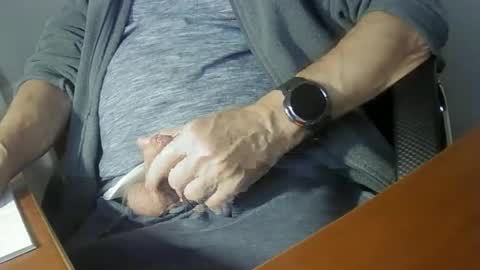 Snapshot of hpeter111 chatting on 12/19/24, 07:29 Peter online show from 12/19/24, 07:29