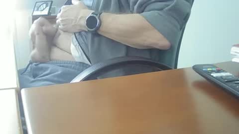 Snapshot of hpeter111 chatting on 12/30/24, 10:32 Peter online show from 12/30/24, 10:32