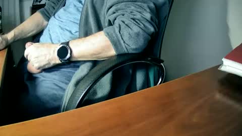 Snapshot of hpeter111 chatting on 02/25/25, 08:51 Peter online show from 02/25/25, 08:51