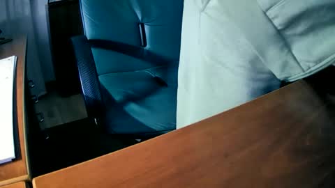 Snapshot of hpeter111 chatting on 10/16/25, 07:26 Peter online show from 10/16/25, 07:26