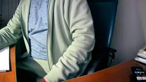 Snapshot of hpeter111 chatting on 11/23/25, 09:25 Peter online show from 11/23/25, 09:25