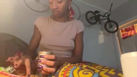 Snapshot of hrtluv chatting on 02/24/26, 12:58 hrtluv online show from 02/24/26, 12:58